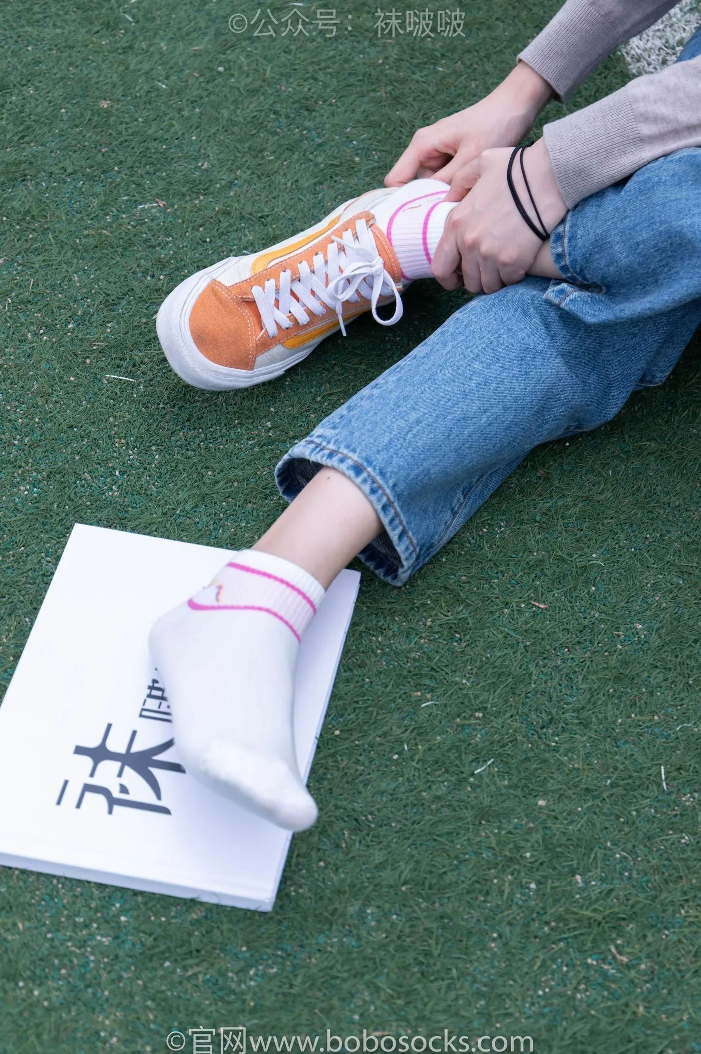 [BoBoSocks袜啵啵]NO.004 泡芙-vans帆布鞋、白棉袜、裸足 [127P]插图4